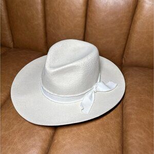 Olive and Pique Creme Hat